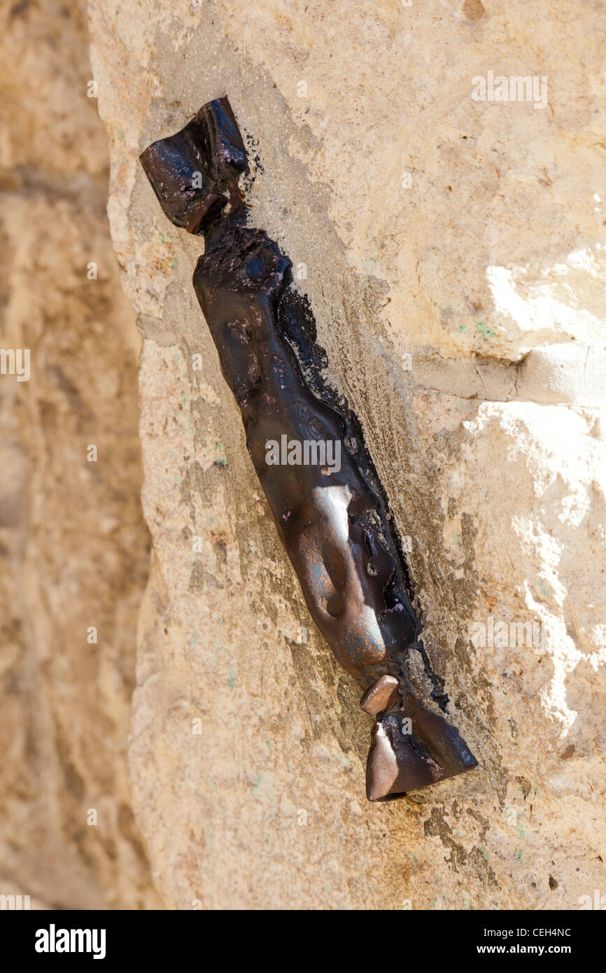 Die Mesusa auf dem Zionstor in Jerusalem, gestaltet von Patronenhülsen während des arabisch-israelischen Krieges von 1948 Stockfoto