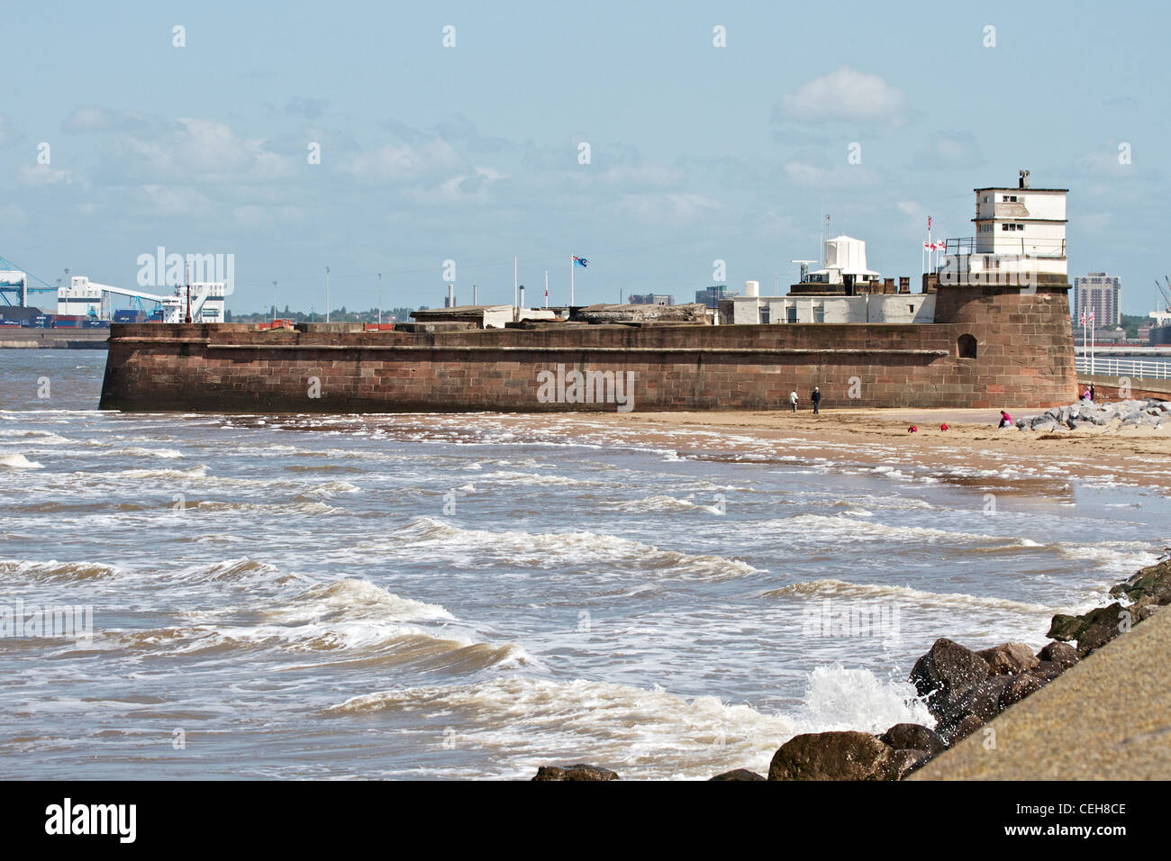 Fort Perch Rock als es nähert sich Flut. New Brighton, Merseyside, England UK. Mai 2011 Stockfoto