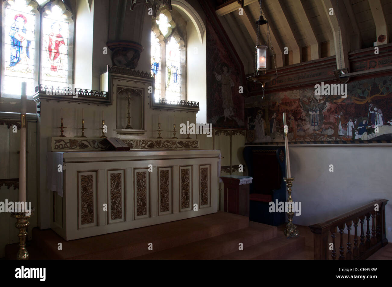 Die seltsame kleine Kirche des Aufstiegs, in Dorset Dorf von Waldgebieten. Innen ist es reich an eigenwilligen Dekoration. England, United Kingdom. Stockfoto