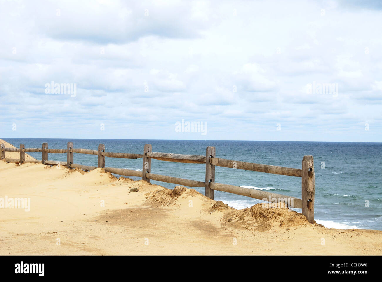 Meer, Wolken, Meer, Sand, Zaun, Landschaft, Wellen, Brandung, Stockfoto