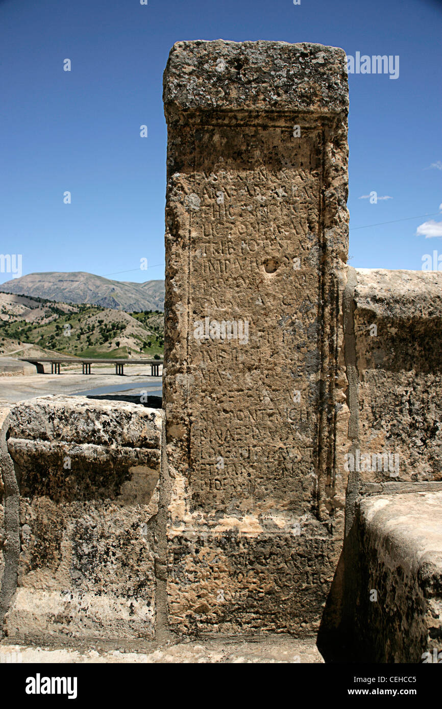 Inschrift auf der römischen Cendere oder Septimius-Severus-Brücke, Provinz Adiyaman, Südosttürkei Stockfoto