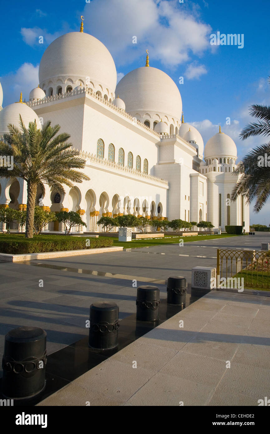 Die Sheikh Zayed Grand Moschee in Abu Dhabi, Vereinigte Arabische Emirate Stockfoto