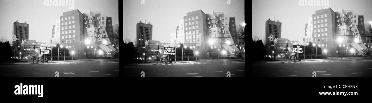 "Mass Ave Brücke geschlossen / Montag, 22. April 07 6 AM-3 PM / Godzilla zu beschwichtigen" elektronische Unterschrift Hack am MIT, 2007 Stockfoto