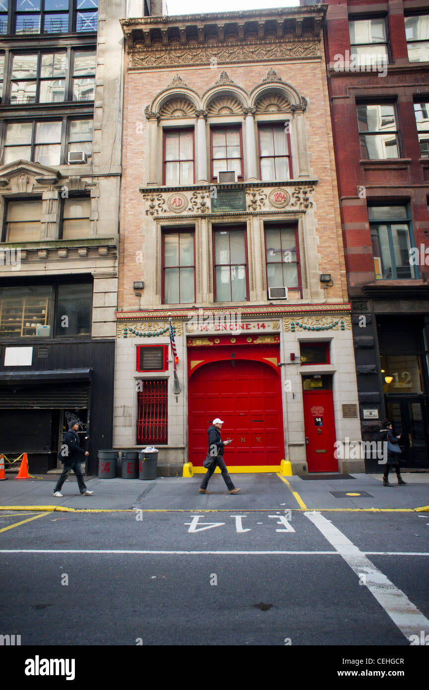 Die Feuerwache, wo Motor Co. 14 geviertelt ist, ist im Stadtteil Flatiron New York gesehen. Stockfoto