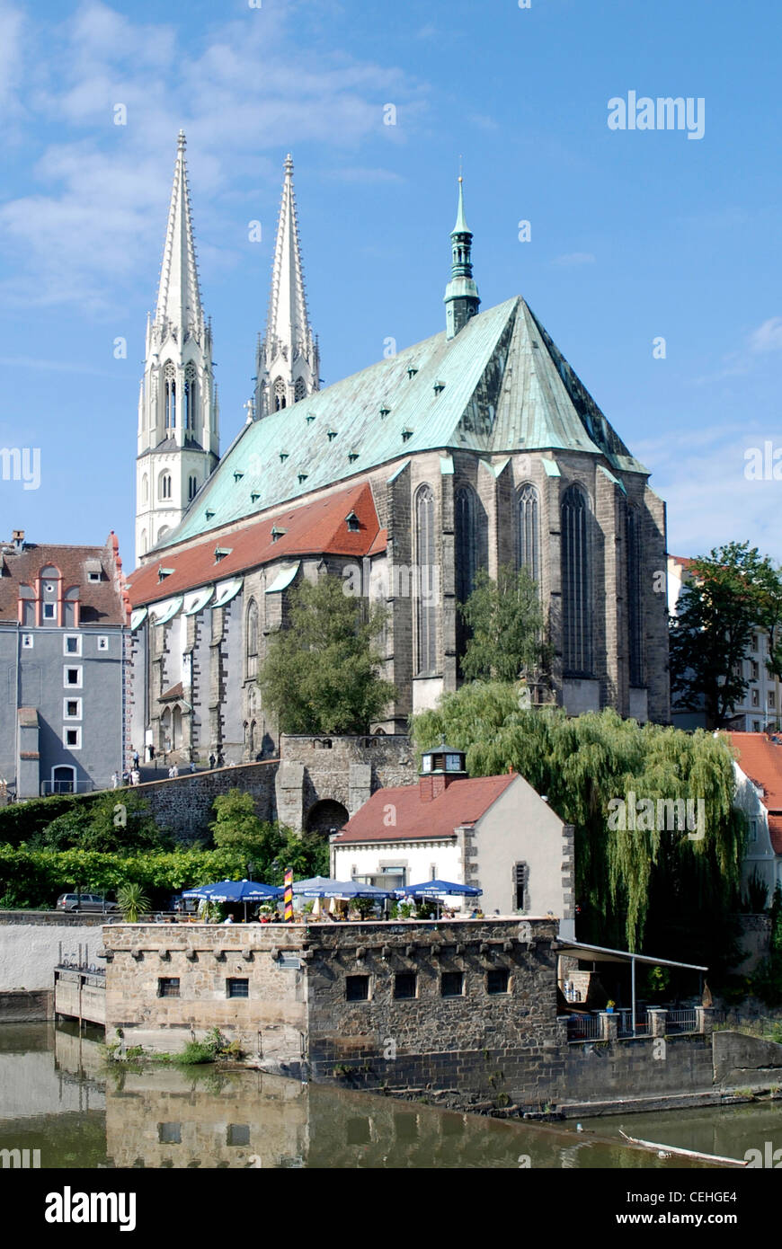 Kirche-Peterskirche am Ufer des Flusses Lausitzer Neiße in Görlitz. Stockfoto