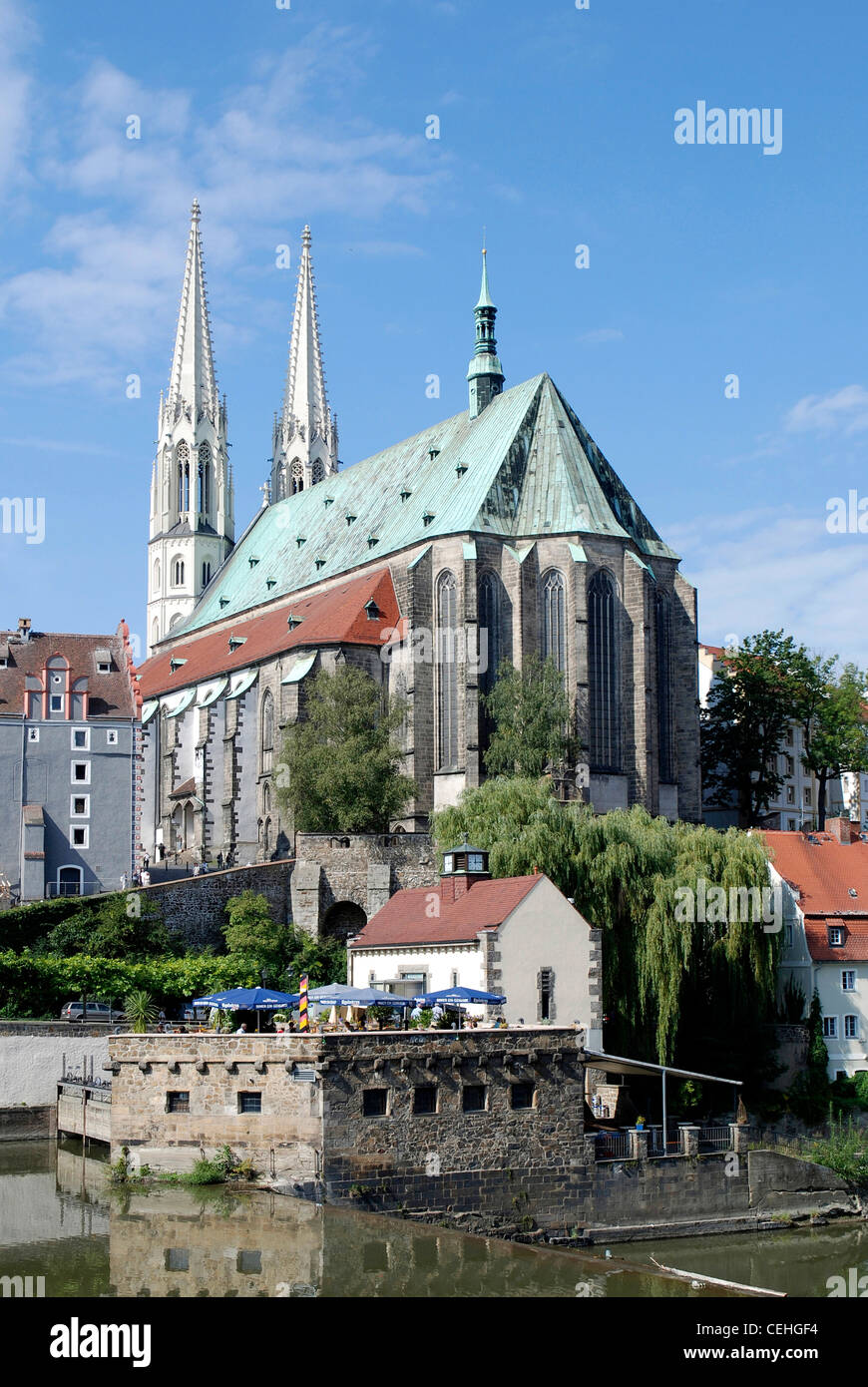Kirche-Peterskirche am Ufer des Flusses Lausitzer Neiße in Görlitz. Stockfoto