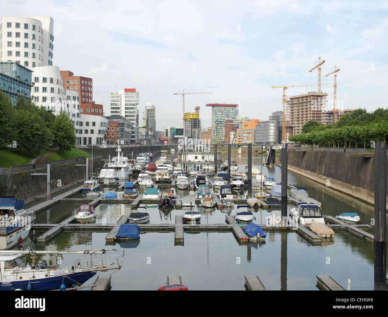 Düsseldorf mit (Hafen) in Rheinland-Westfalen, Deutschland Stockfoto
