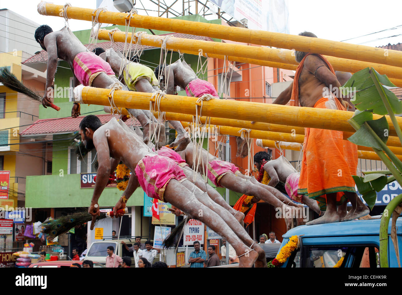 Garudanthookkal, eine religiöse Praxis in Thiruvananthapuram, Kerala, Indien. Stockfoto