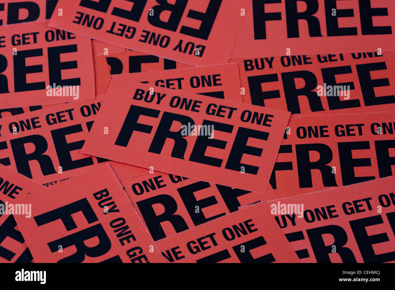 Kaufen Sie ein Get ein Free  BOGOF  Red Sales Promotion Poster Stockfoto