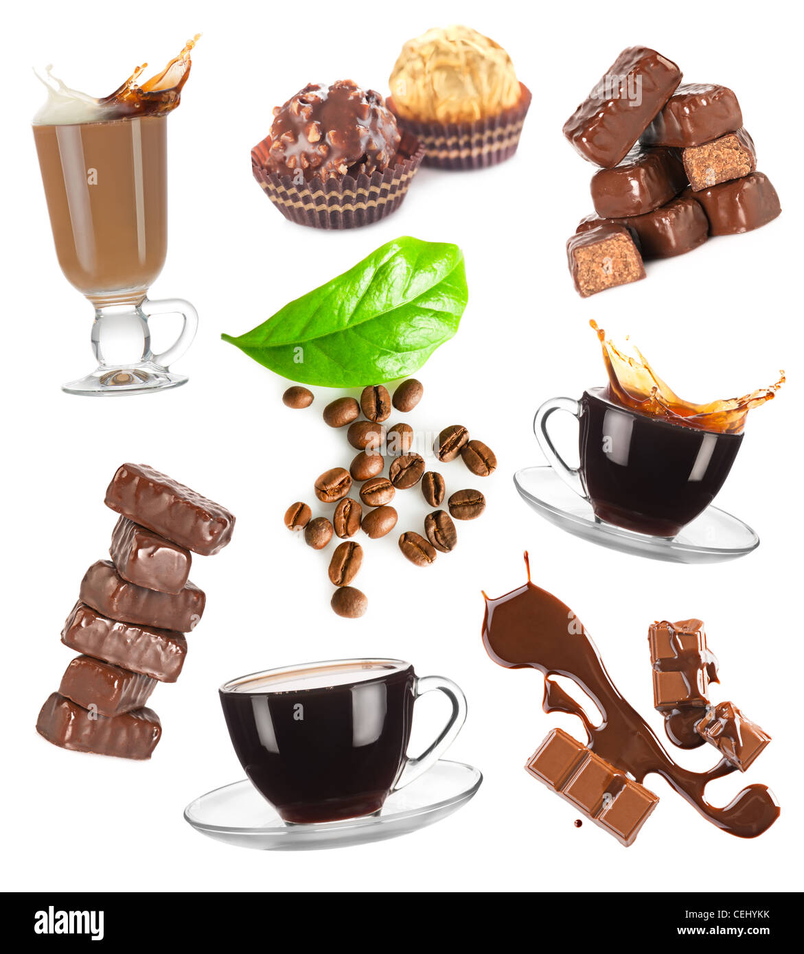 Heißen Kaffee, Bohnen und Praline setzen auf weißem Hintergrund Stockfoto