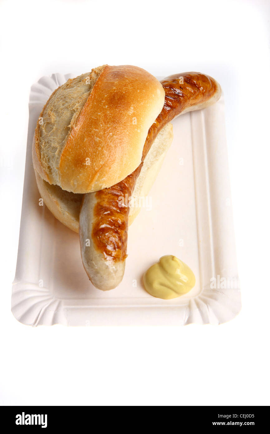 Ernährung, Fast-Food. Bratwurst, Fleischwurst mit einem Brot würfeln, Senf. Stockfoto