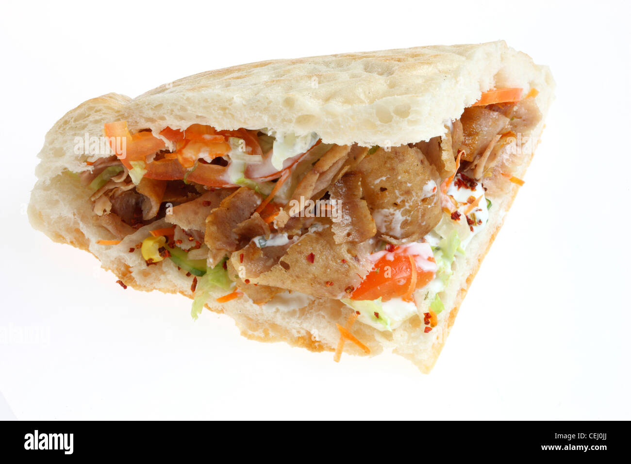 Ernährung, Fast-Food. Türkischen Döner Kebab. Lampe, Rindfleisch oder Huhn Fleisch, Salat, Knoblauchsauce, Grube Brot in dünne Scheiben geschnitten. Stockfoto