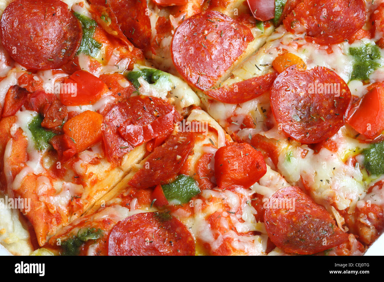 Ernährung, Fast-Food. Pizza zum mitnehmen, in einem Karton, Pizza-Schachtel. Stockfoto