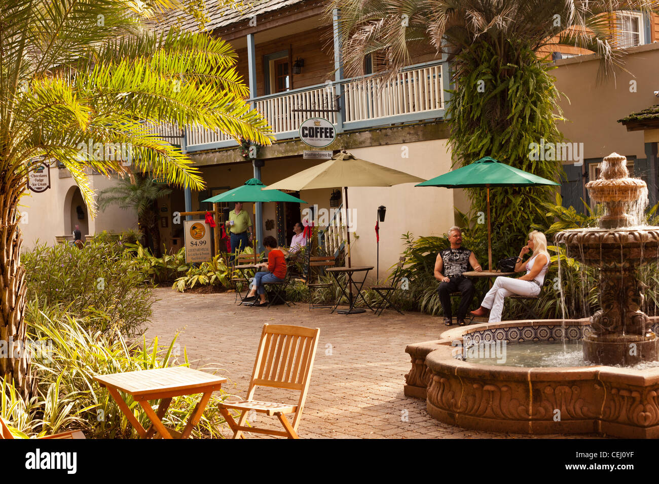 Quint kleinen Hof in St. Augustine Florida Usa, Geschäfte und Café im Hof, Brunnen im Hof, Coffee-Shops, Stockfoto