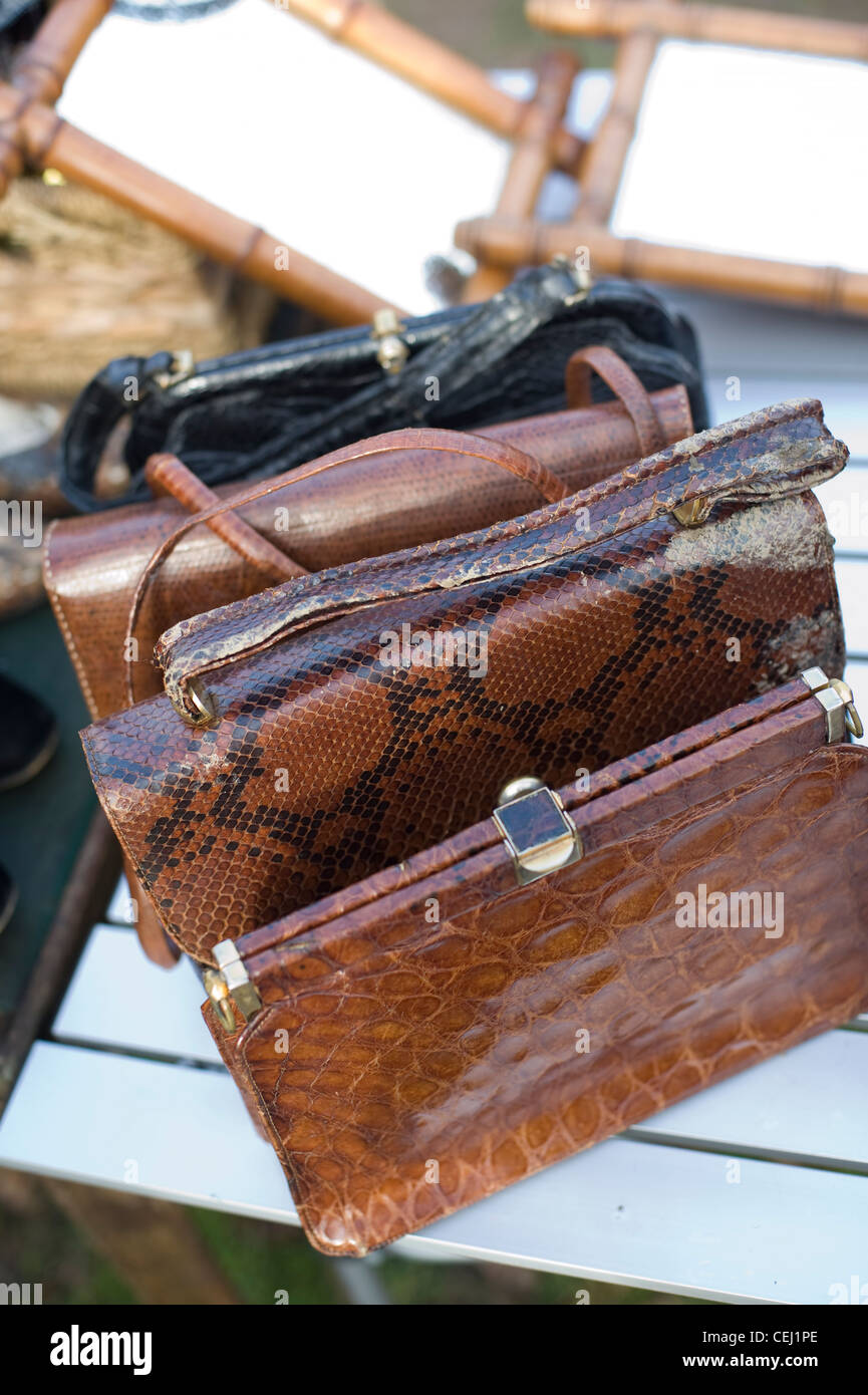 Tierhaut Handtaschen, Ardingly Antiques Fair, West Sussex, England, UK Stockfoto