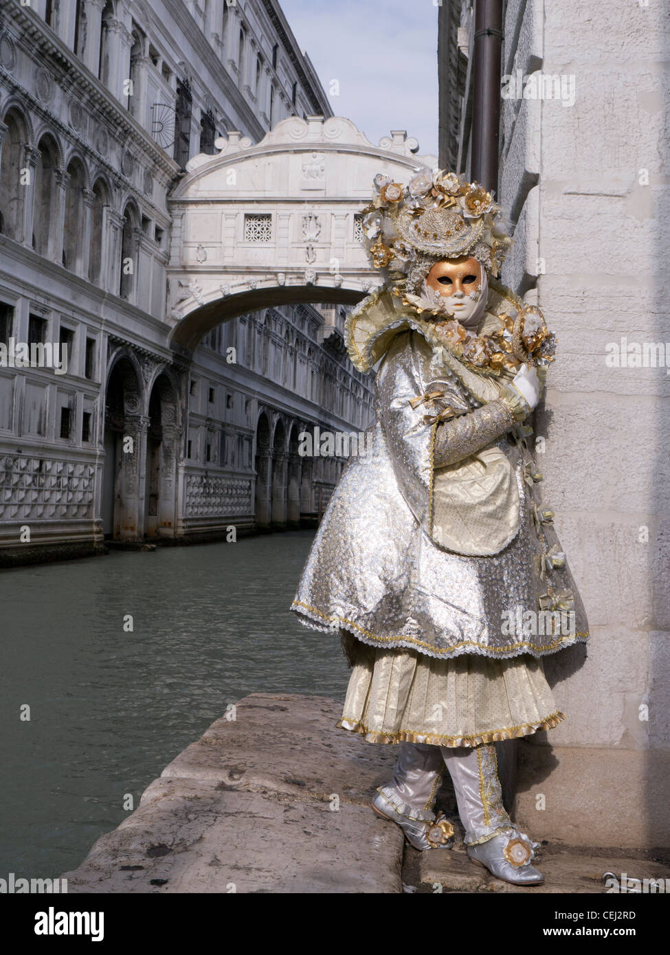 Maskierte Frau im Karneval oder Carnevale in Venedig Italien Stockfoto