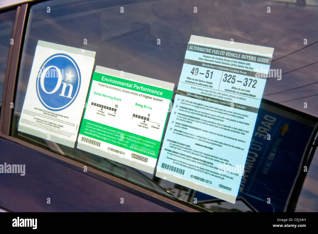 Aufkleber im Fenster eine neue Chevrolet Volt-Hybrid-Gas/Elektro-Auto beschreiben das Fahrzeug Kraftstoff-Effizienz Stockfoto