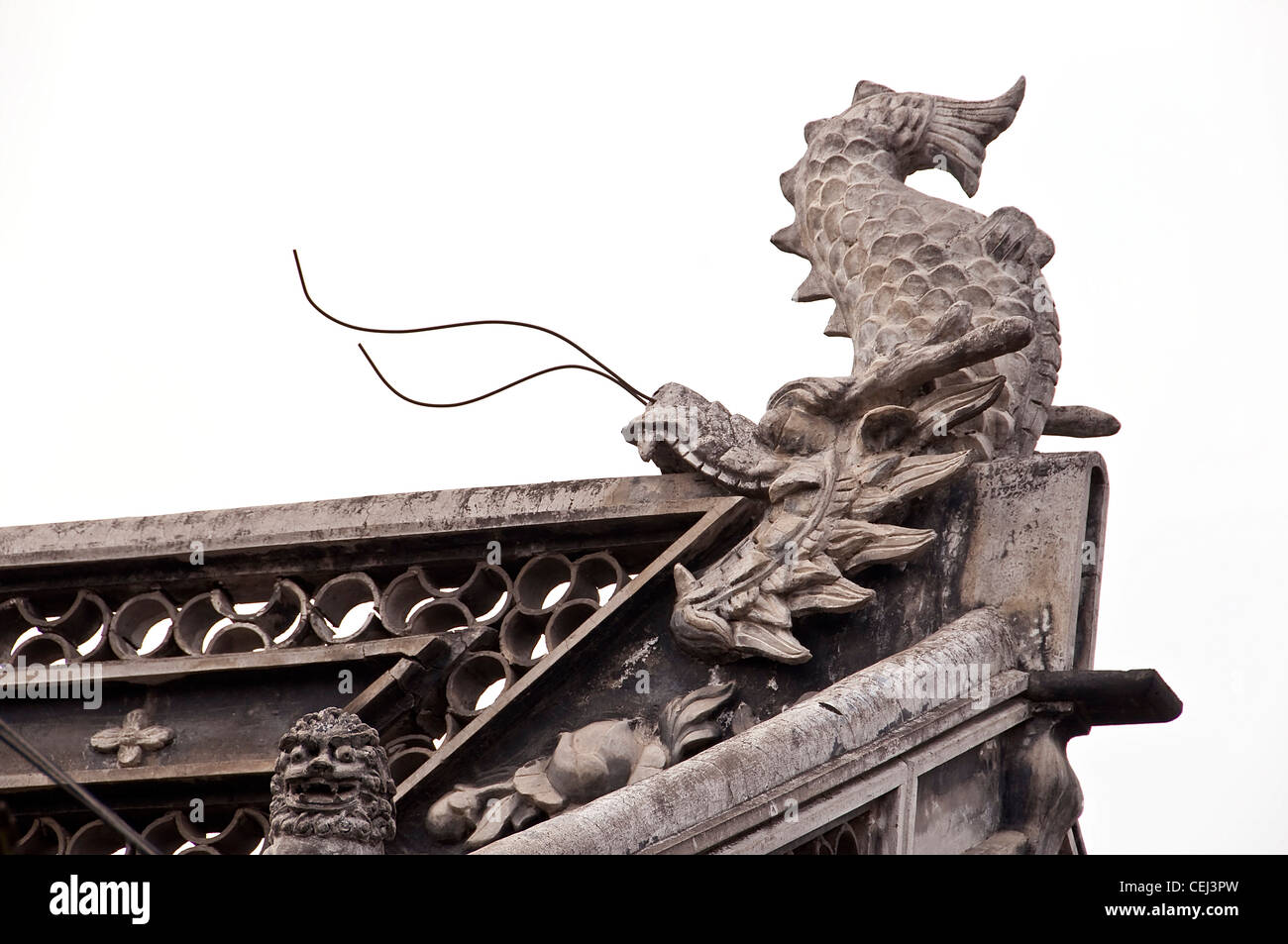 Chiwen, Drachen Skulptur auf dem Dach zum Schutz gegen böse - Suzhou (China) Stockfoto