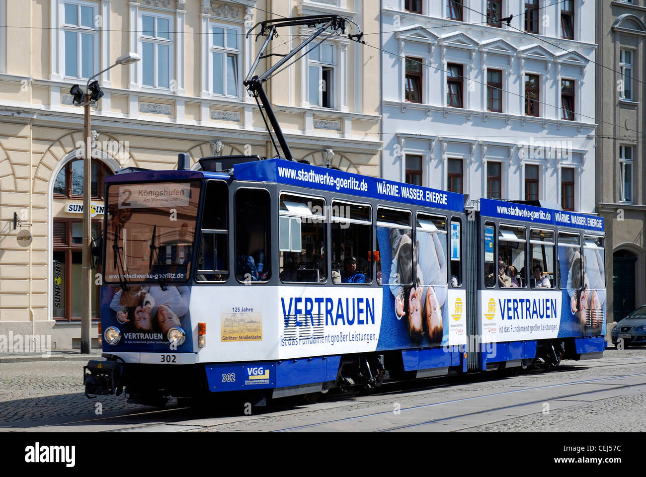 Straßenbahn auf dem Demianiplatz in Görlitz. Stockfoto