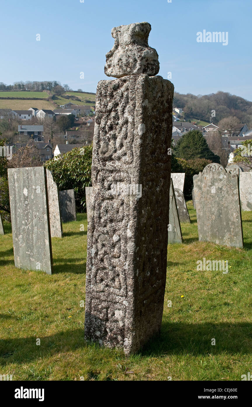 Ein 10. Jahrhundert Granitstein auf dem Friedhof in St.Neot in Cornwall, Großbritannien Stockfoto