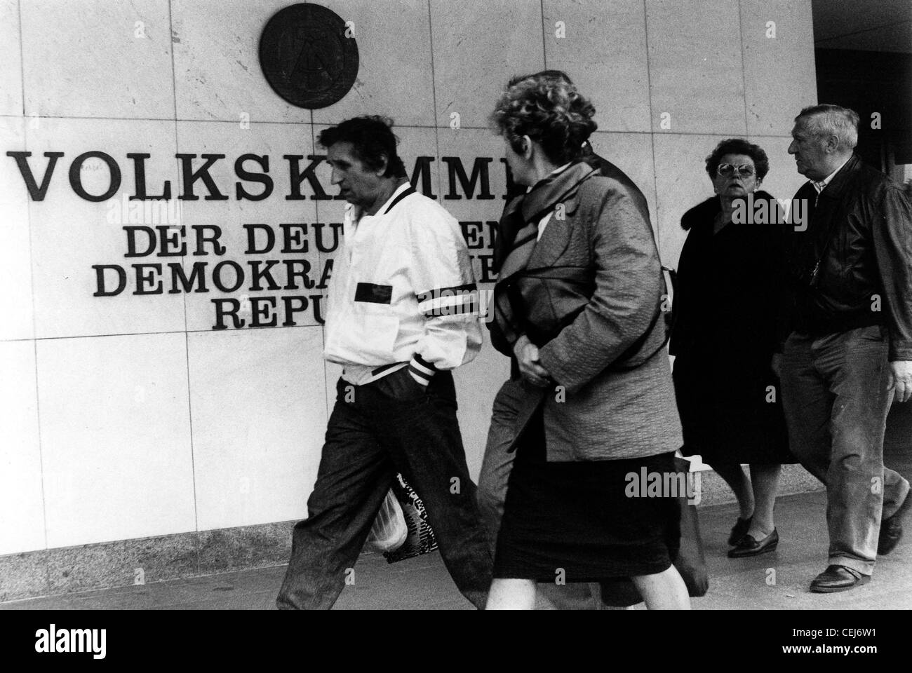 Eintritt in die Volkskammer der DDR im Palast der Republik in Ost ...