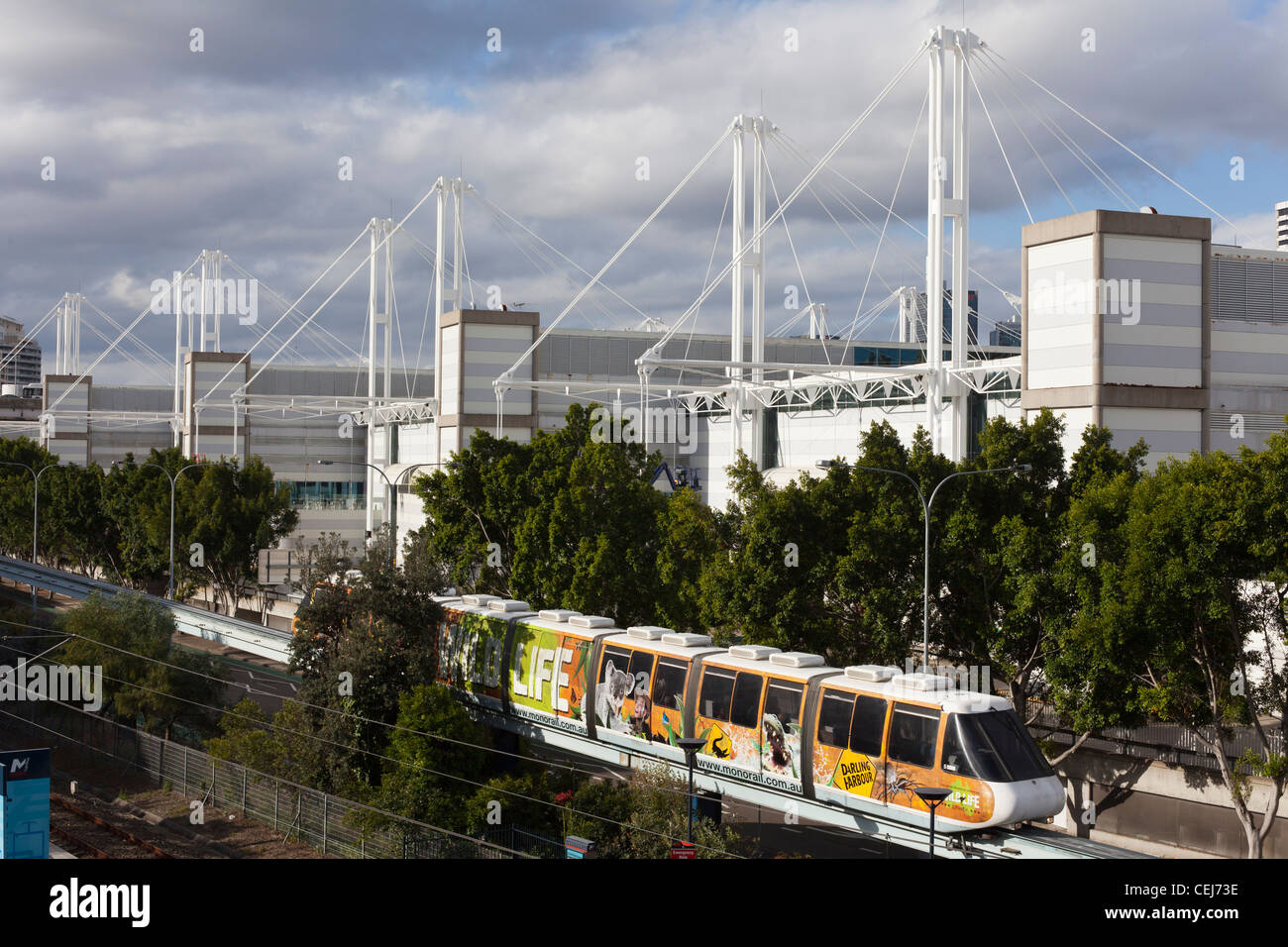 Metro Monorail und Sydney Convention and Exhibition Centre, Sydney, Australien Stockfoto