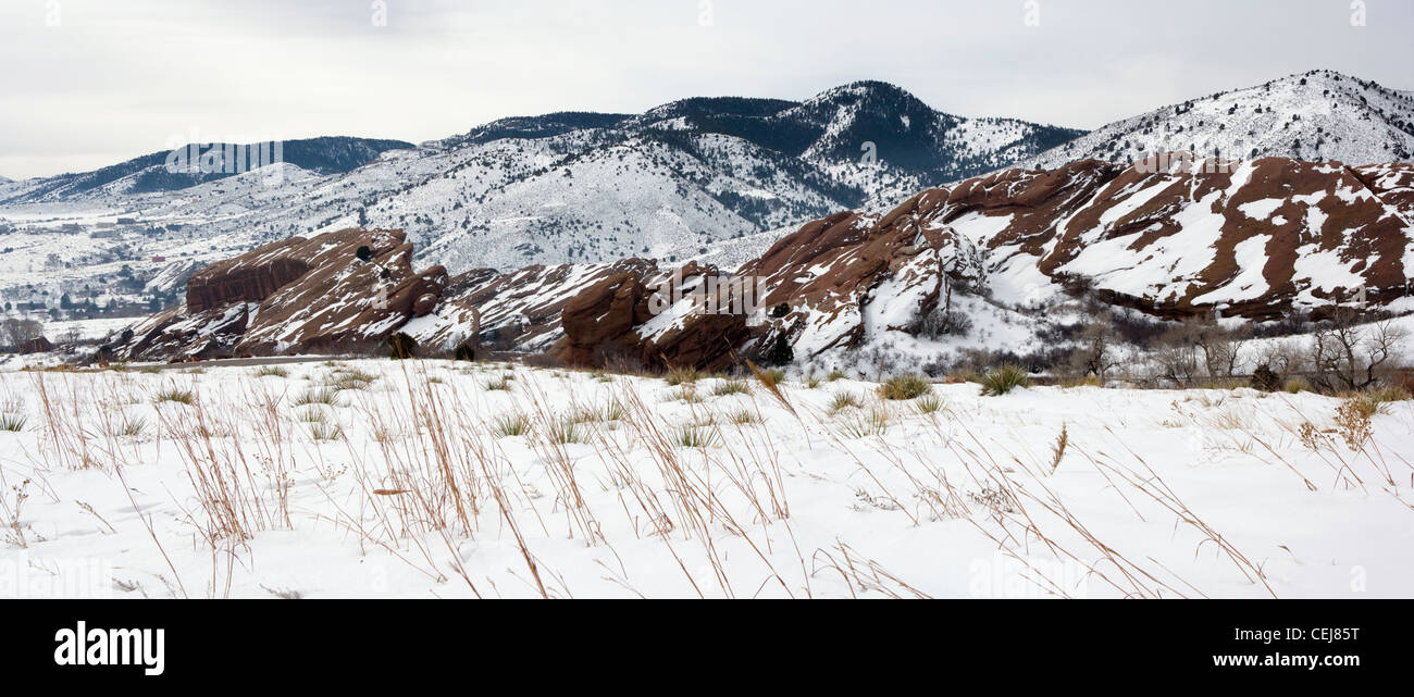 Red Rocks Park Berglandschaft im Winter (zusammengesetzte Panoramabild) - in der Nähe von Morrison, Colorado USA Stockfoto