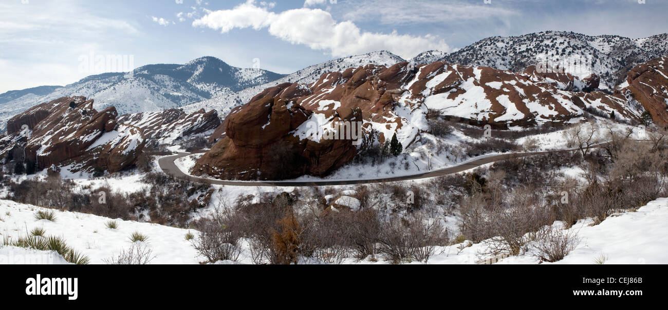 Red Rocks Park Berglandschaft im Winter (zusammengesetzte Panoramabild) - in der Nähe von Morrison, Colorado USA Stockfoto