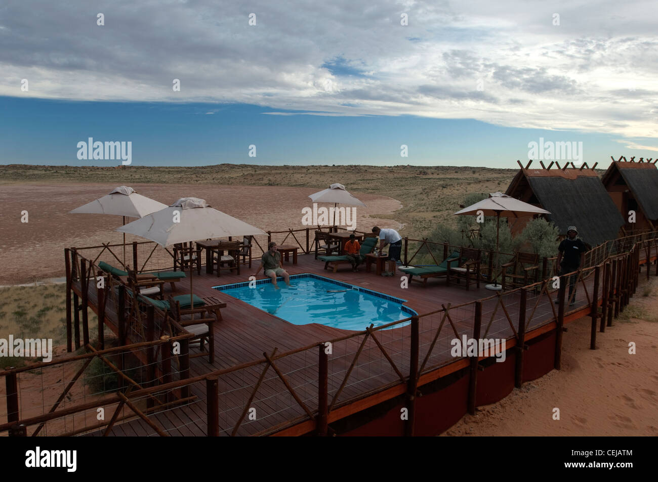 Pool-Bereich am Xaus Lodge, Kgalagadi Transfrontier Park, Northern Cape Stockfoto