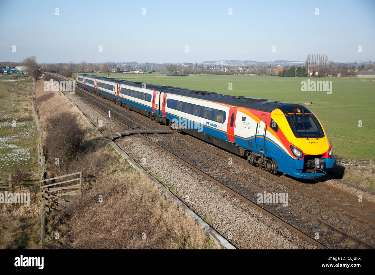 East Midlands Züge Klasse 222 Meridian DMU Personenzug aus Sheffield nach London vorbei Sawley Derbyshire, England Stockfoto