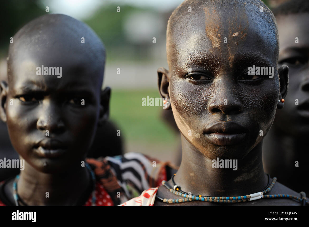 Afrika Süd SUDAN Bahr al Ghazal Region, Lakes State, Dorf Mapourdit, Dinka Menschen feiern Erntefest mit Tänzen Stockfoto