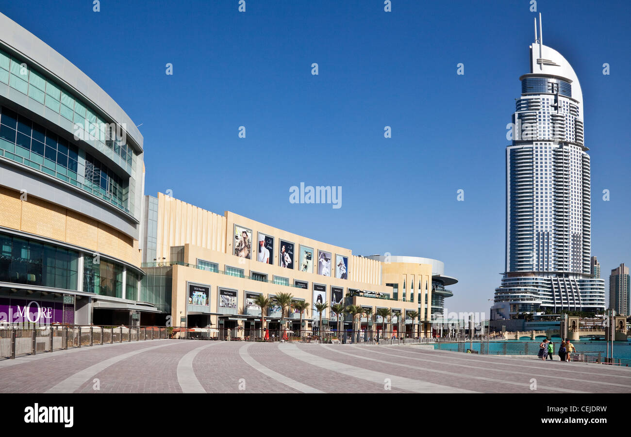 Die Uferpromenade außerhalb der neu eröffnete Dubai Mall mit dem 5 Sterne Hotel The Address. Dubai, Vereinigte Arabische Emirate Stockfoto