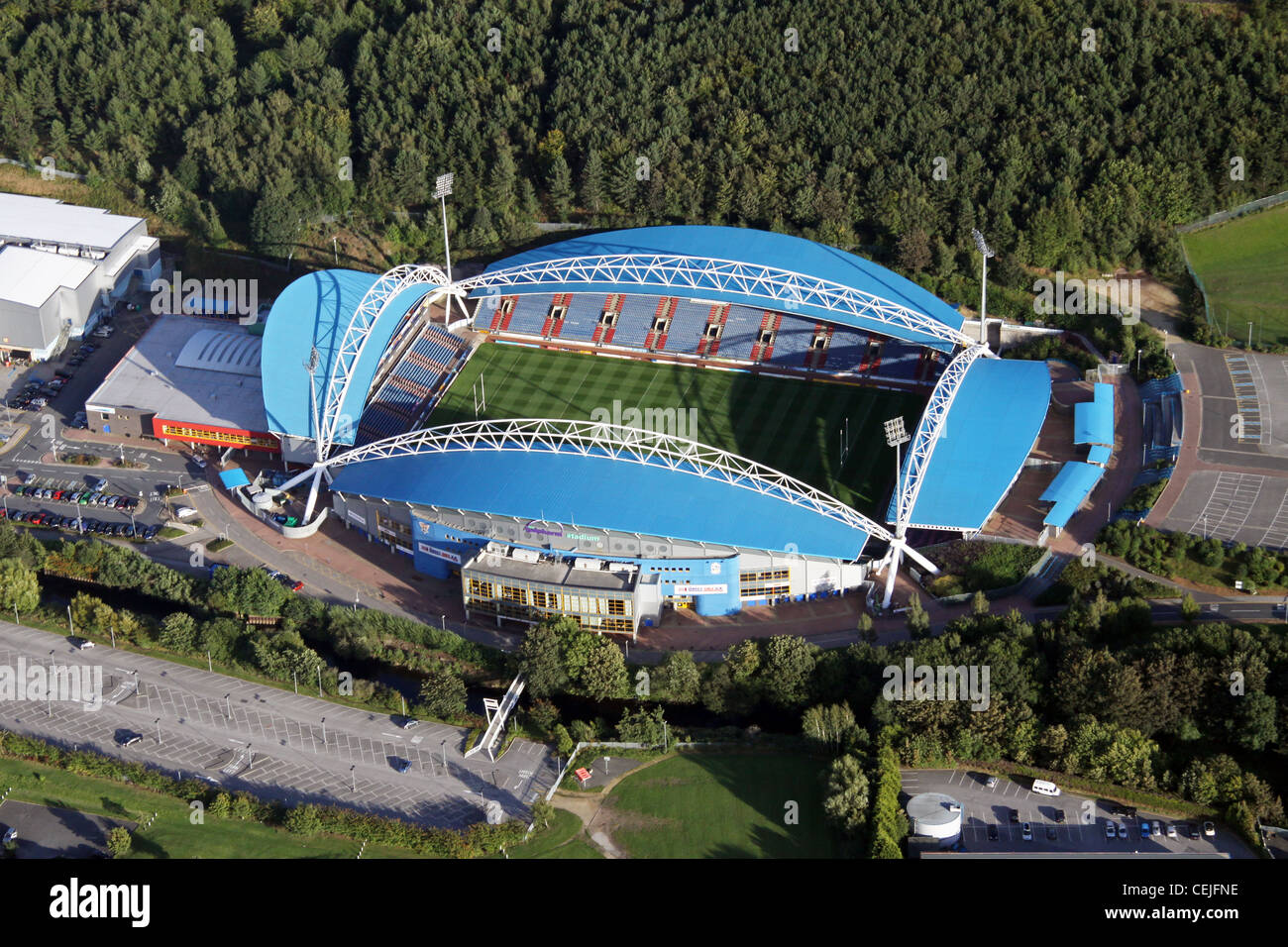 Luftaufnahme des Accu-Stadions in Huddersfield. Heimat von Huddersfield Town AFC, Huddersfield Giants RLFC. Früher Johns Smith's & auch Kirklees Stadium Stockfoto