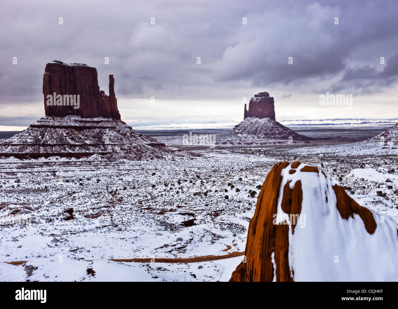 Eine seltene Schneefall erfasst über Monument Valley Tribal Park im nördlichen Arizona. Stockfoto