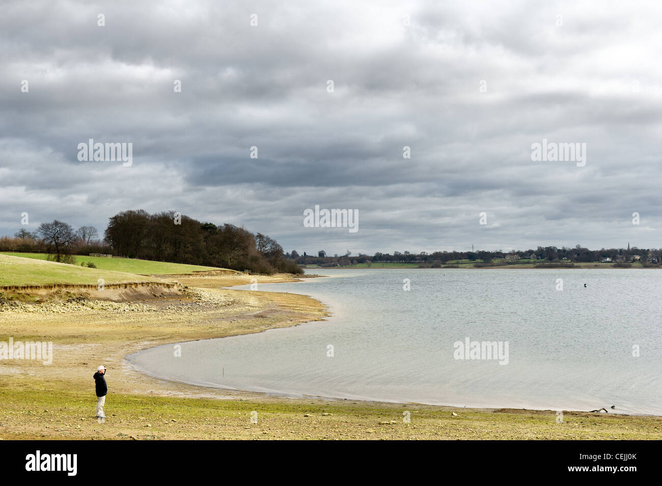 Niedrigen Niveau Wasser in Rutland Water reservoir Stockfoto