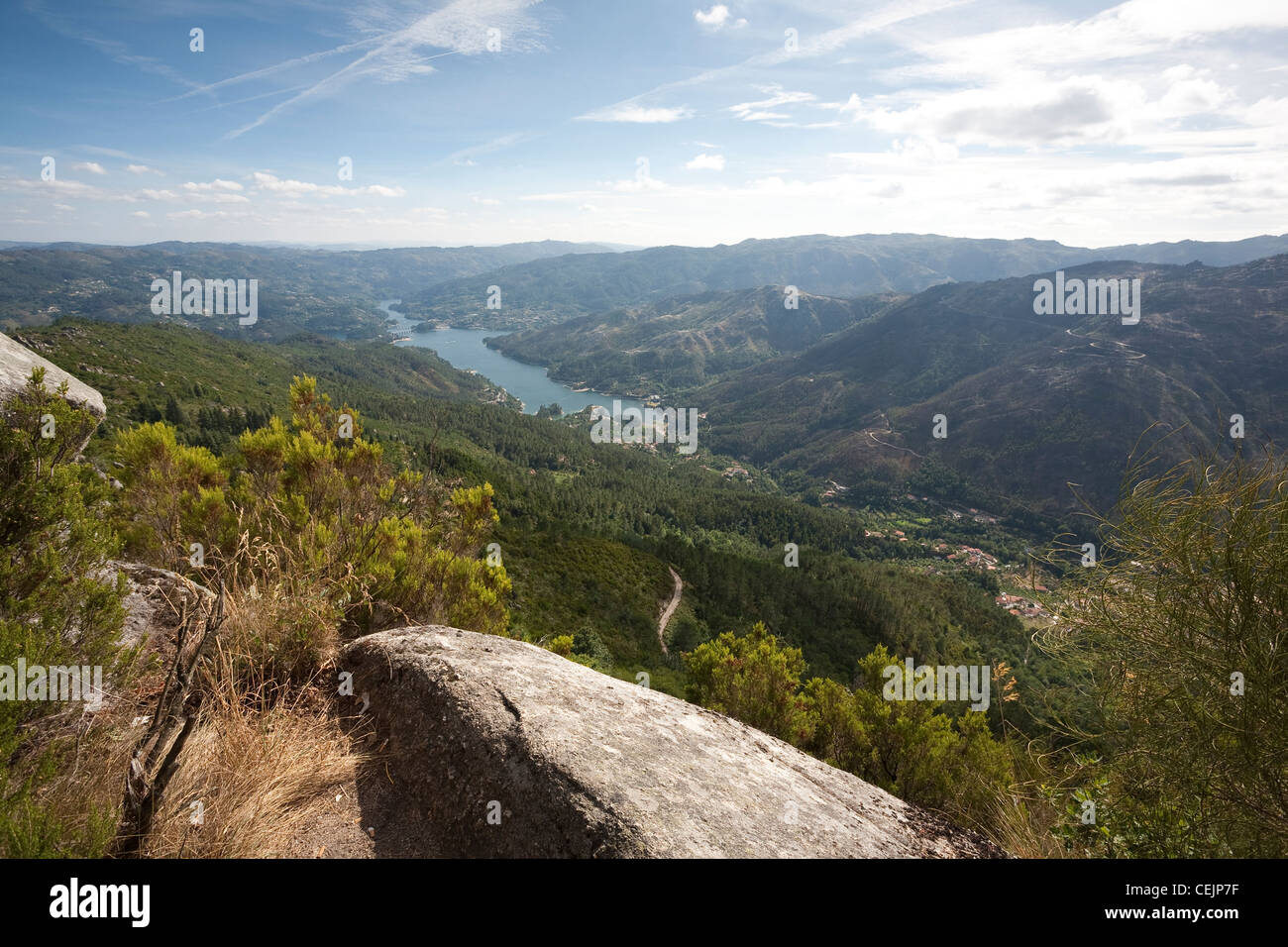 Gerês-Tal von Pedra Bela Trail - Gerês Nationalpark Peneda-Gerês, Braga District, Region Norte, Portugal Stockfoto