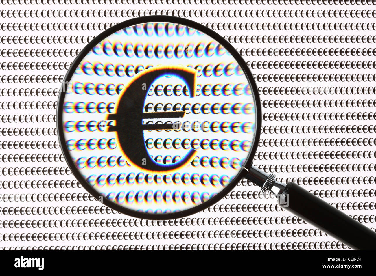 Lupe Hervorhebung eines Euro, Währungszeichen, Symbol €. Symbolisches Bild. Stockfoto