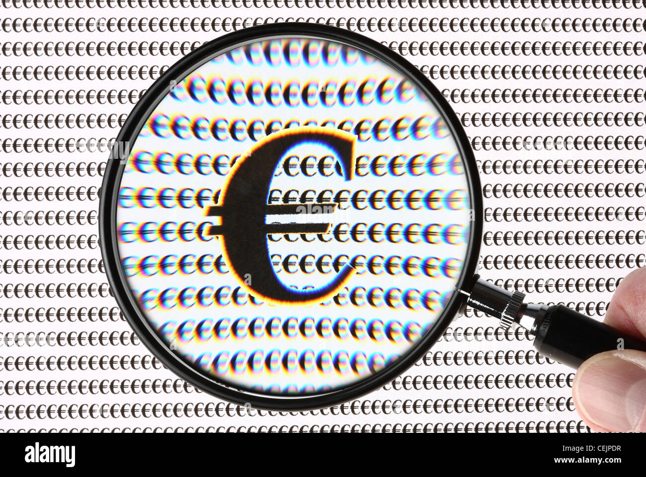 Lupe Hervorhebung eines Euro, Währungszeichen, Symbol €. Symbolisches Bild. Stockfoto