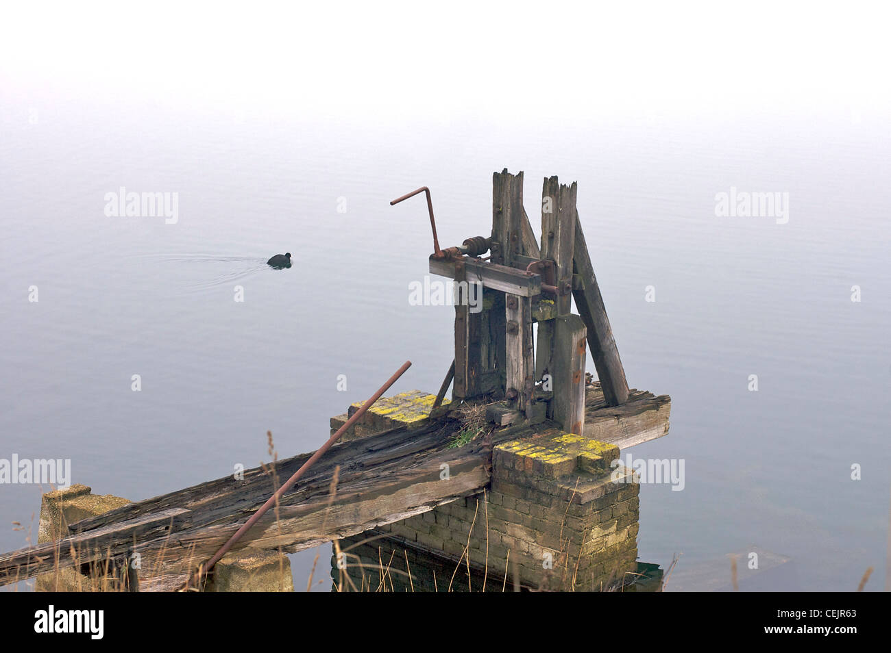 Alte hölzerne Schleuse Kurbel Stockfoto