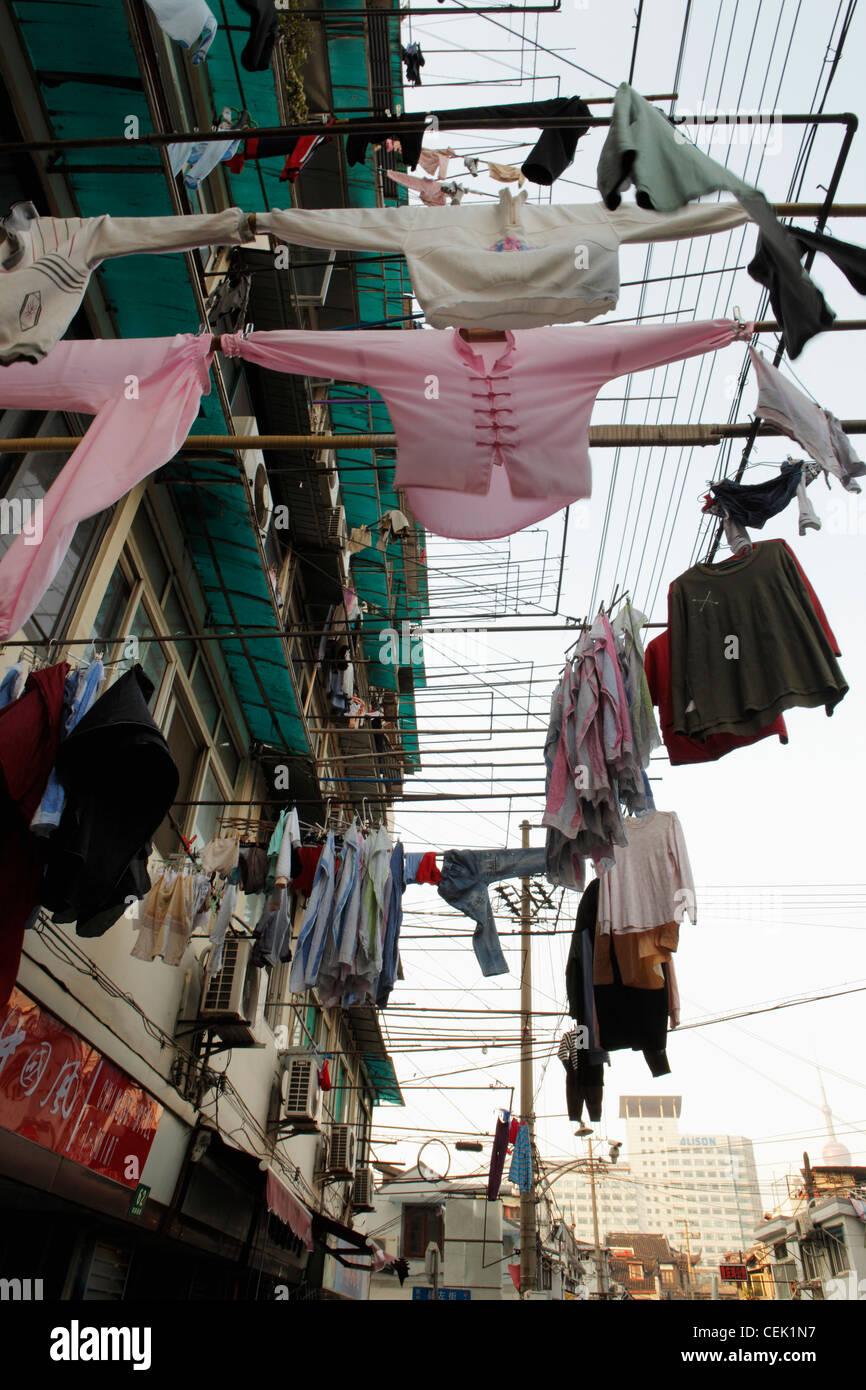 Kleidung hängen zum Trocknen in China Stockfoto