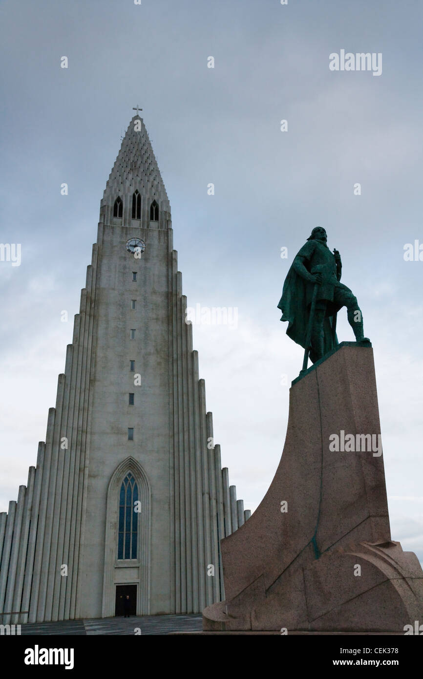 Hallgrimskirkja Kirche und Leif Eriksson Memorial, Reykjavik, Hofudhborgarsvadhi, Island Stockfoto