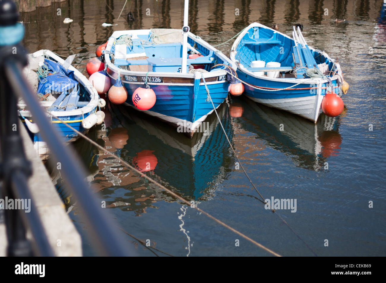 Whitby, Yorkshire und die Boote im Hafen Stockfoto