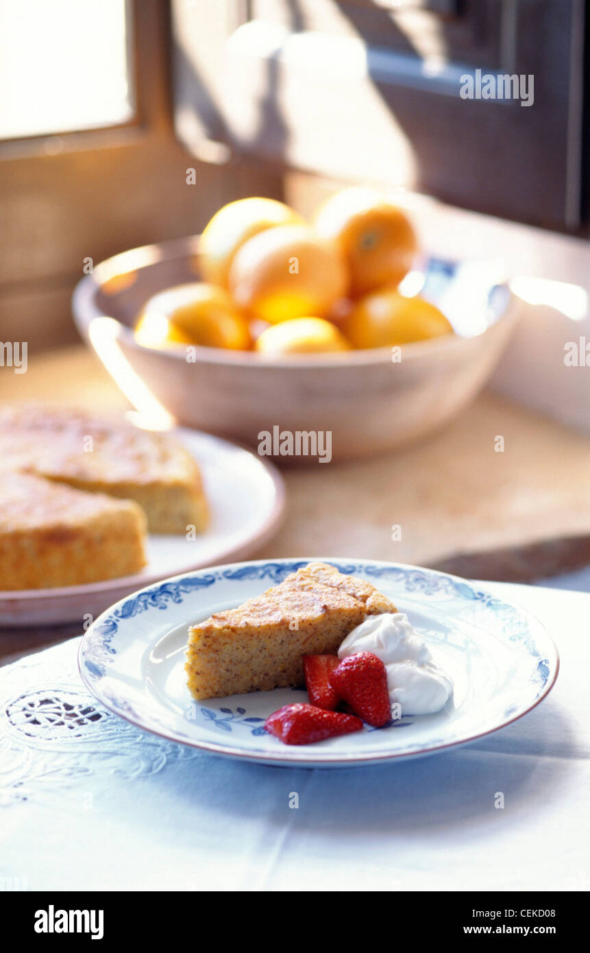 Orange und Mandel Kuchen Heizen Sie der Backofen auf C, Gasstufe Fett ein cm Antihaft Zinn abnehmbare Tortenboden schneiden Sie einen Kreis von Pergament Stockfoto