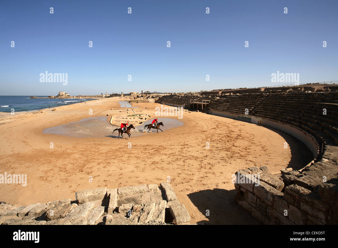 Hippodrom erbaut während der Herrschaft König Herodes im 1. Jahrhundert v. Chr. erstreckt sich entlang der Küste umgeben ursprünglich steinerne Tribüne Stockfoto