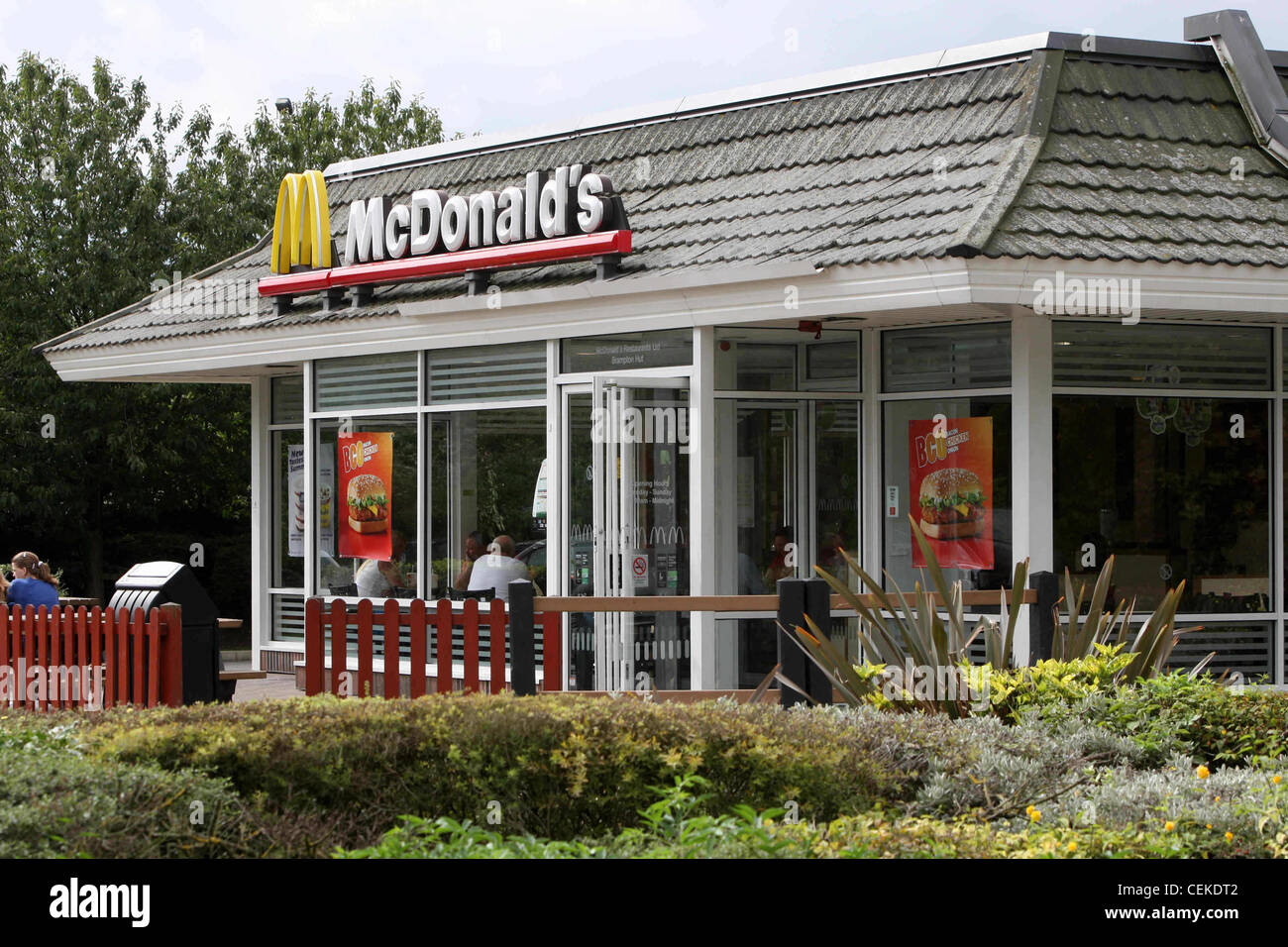 McDONALDS Fastfood RESTAURANT Zeichen und Menü Stockfoto