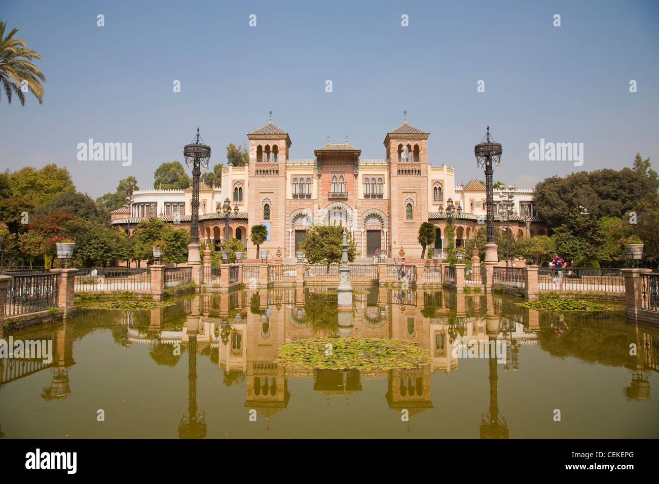 Museum Kunst Brauchtum untergebracht im Mudejar errichteten Pavillon Architekt Anibal Gonzalez Teil umfangreiche Stadtentwicklungsprojekt Stockfoto