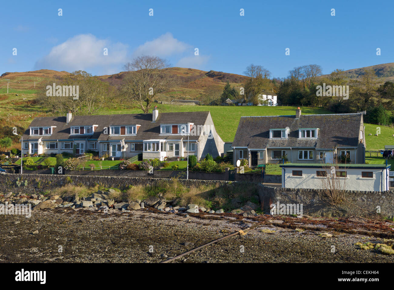 Lochside Häuser, Loch Striven, Schottland Stockfoto