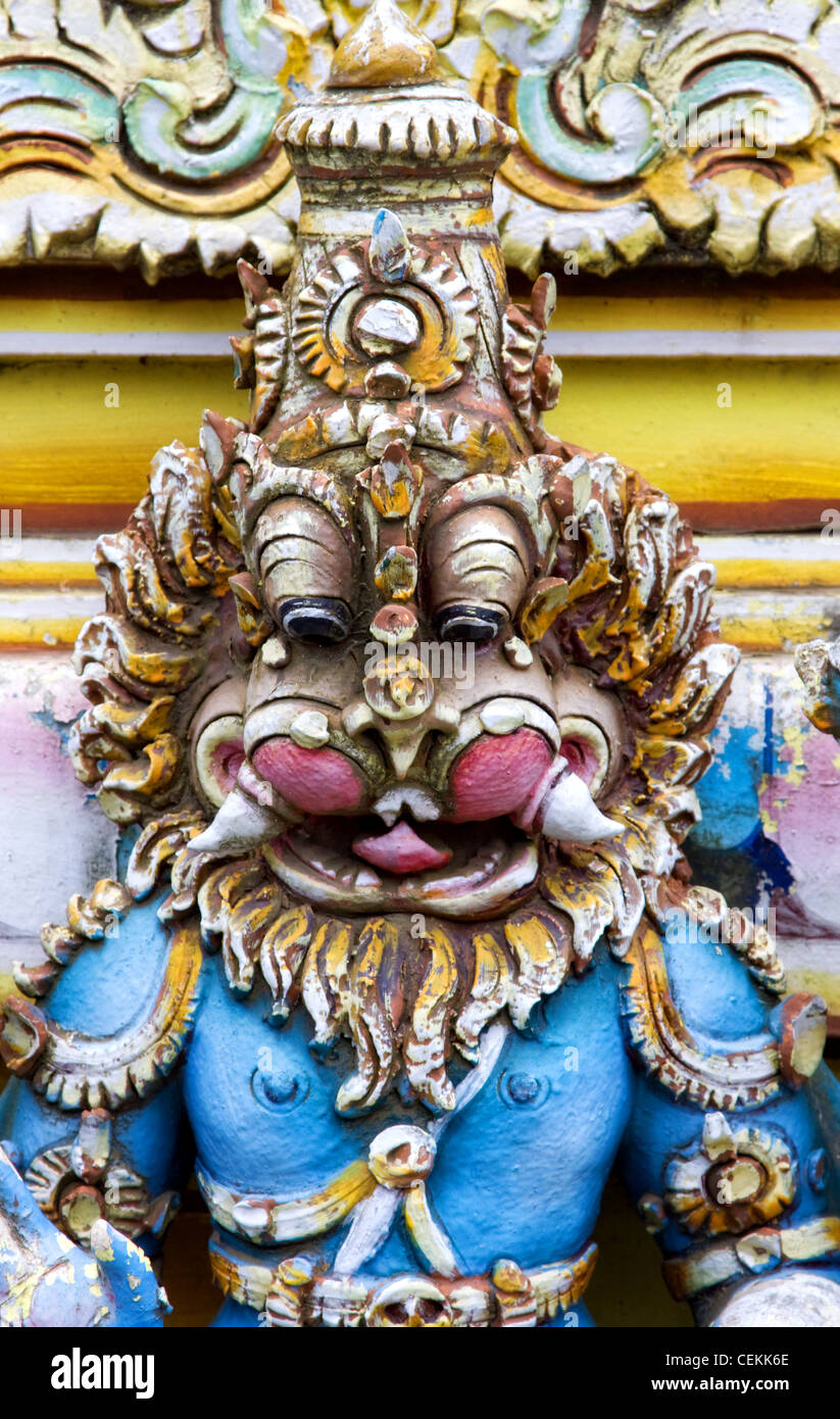 Mythologische Figur auf einen Hindu-Tempel bei Seetha Eliya, Sri Lanka Stockfoto