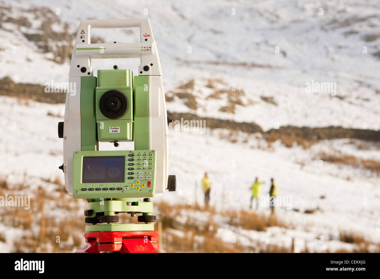 Arbeiter beginnen die ersten Ausarbeitungen für 3 Windkraftanlagen hinter dem Kirkstone Pass Gasthaus auf Kirkstone Pass gebaut werden Stockfoto