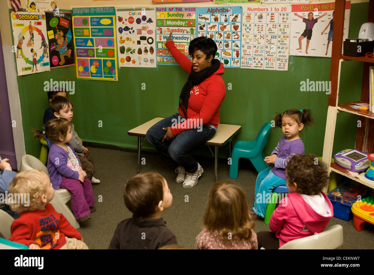 Kinder sind uns Kindergarten Schule/frühen Lernzentrum im Stadtteil Kensington sehr multikulturellen Brooklyn, NY Stockfoto